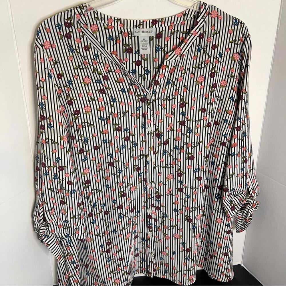 Catherine’s blouse size 22/24 2x. Three-quarter sleeve, white, black.